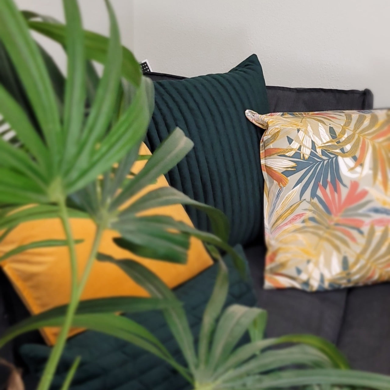 Kussen fluweel bosgroen streep en uni 50x50 cm set van 2 sierkussens