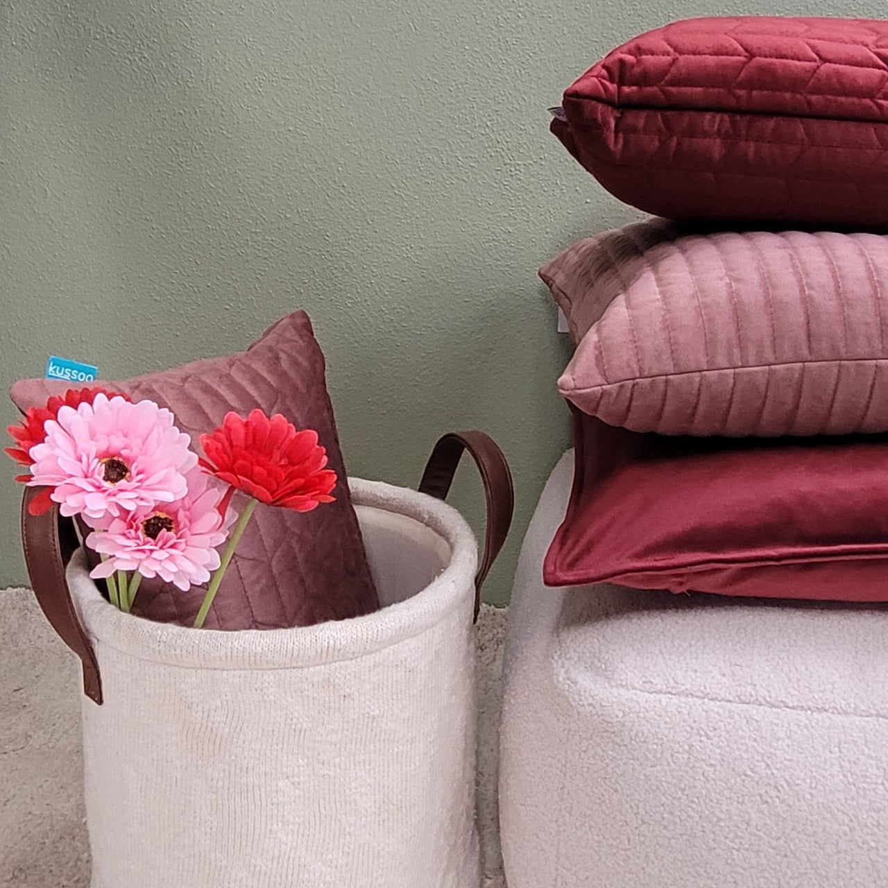 Kussen fluweel roze streep met uni 50x50 cm set van 2 sierkussens