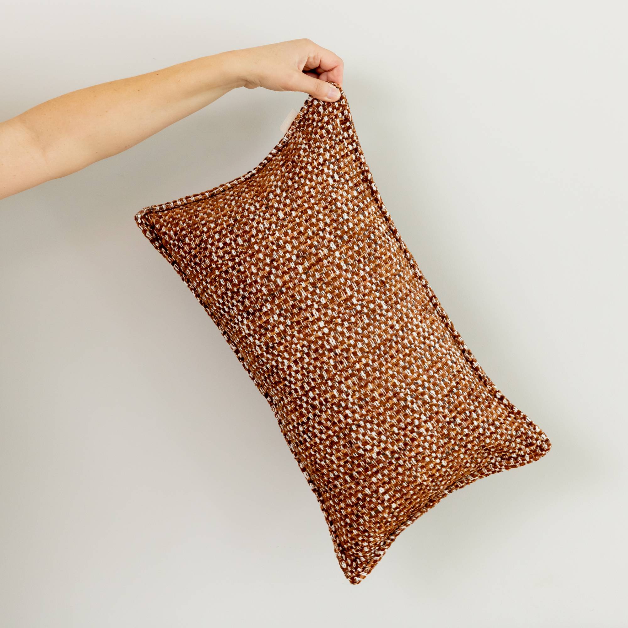 Sierkussen Gulia cognac 30x50 cm