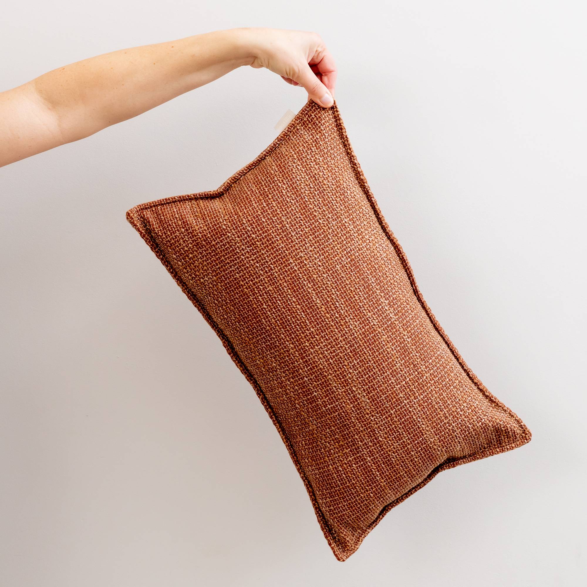 Sierkussen Nova cognac 30x50 cm