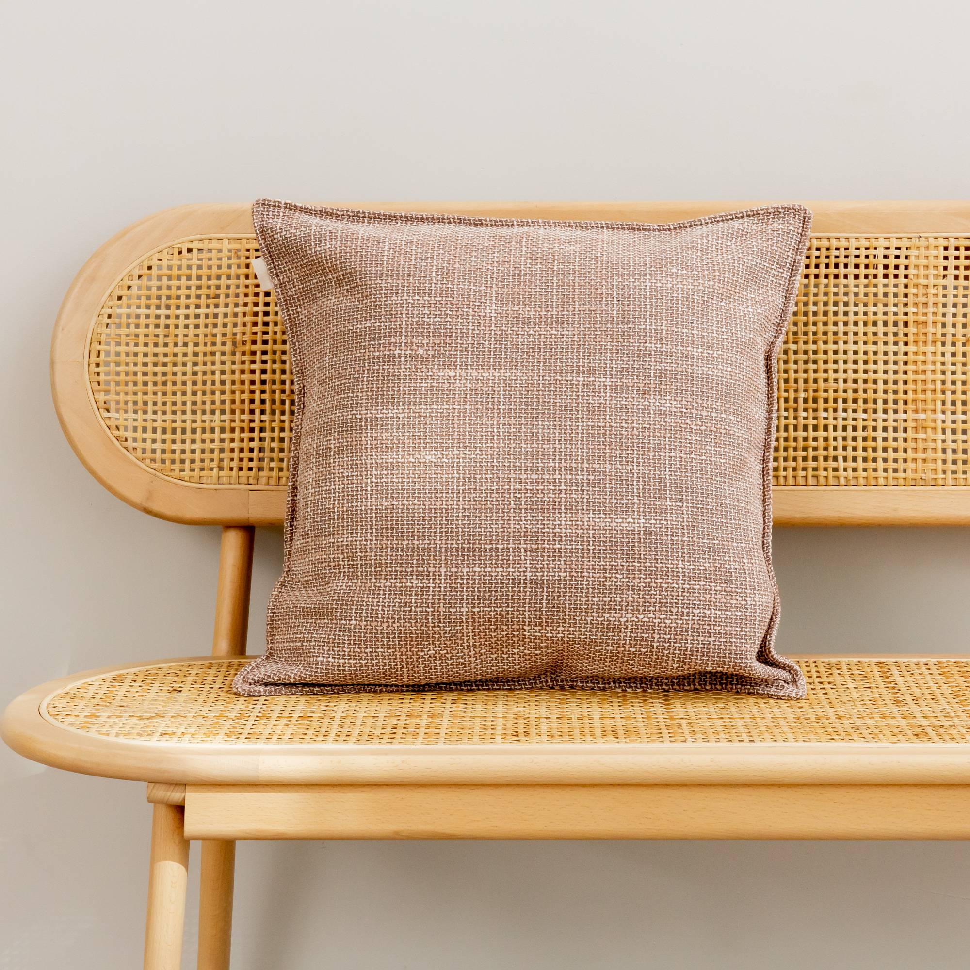 Sierkussen Nova nude 50x50 cm