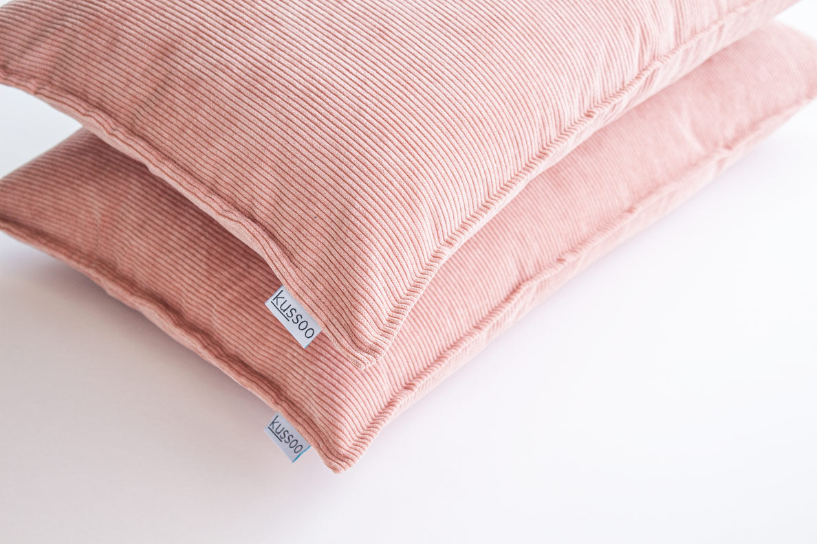 Sierkussen-fluweel-corduroy-roze-set-van-2-kussens-detailfoto-van-de-stof