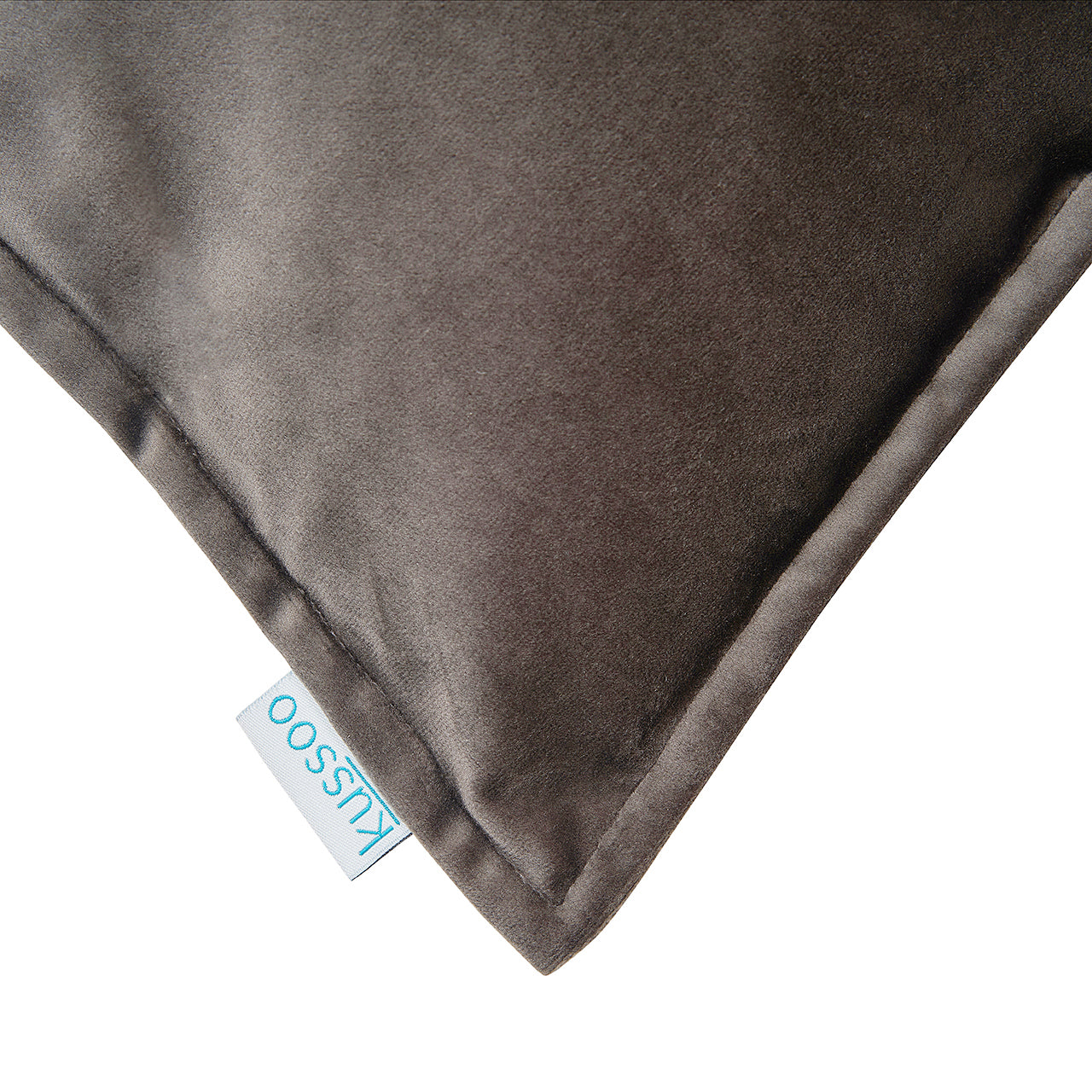 Kussen-Fluweel-warm-grijs-40x60-cm-detail