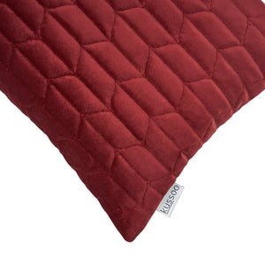 Kussen-fluweel-arrow-bordeaux-rood-30x50-cm-detail