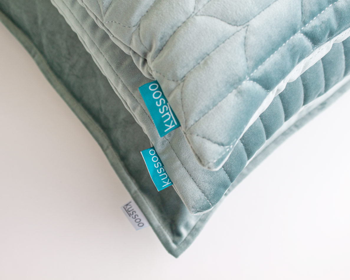 Sierkussen-fluweel-mint-set-van-3-kussens-detailfoto-van-de-stof